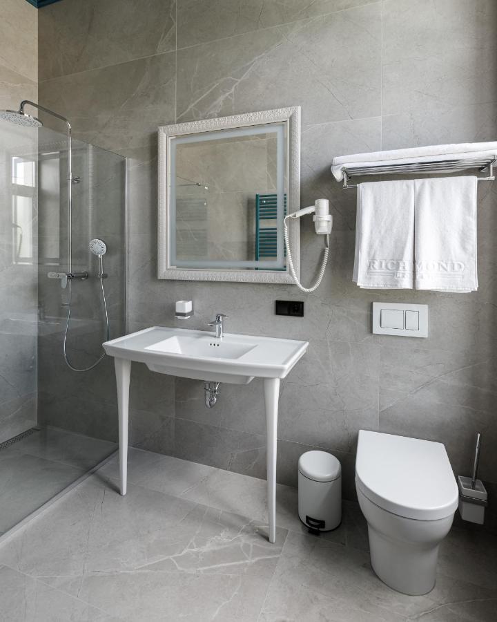 Richmond Hotel Chişinǎu Buitenkant foto