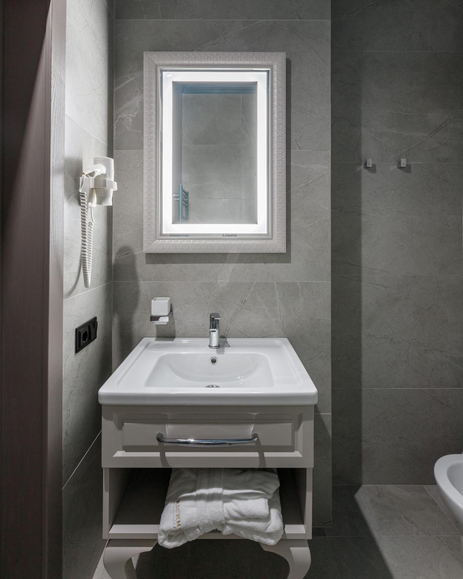 Richmond Hotel Chişinǎu Buitenkant foto