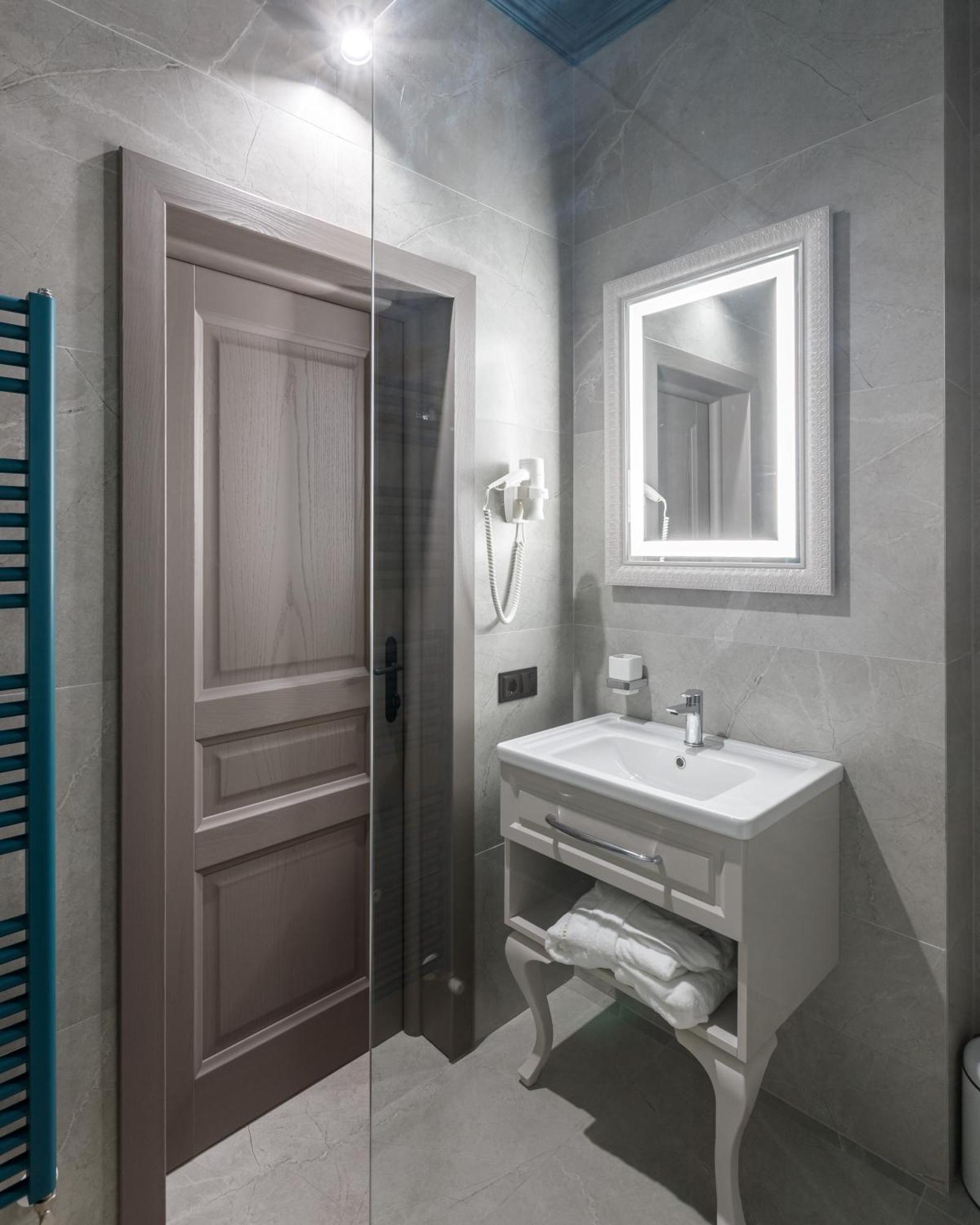 Richmond Hotel Chişinǎu Buitenkant foto